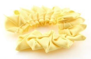 Роза из ленты с объемными лепестками