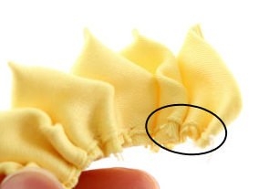 Роза из ленты с объемными лепестками