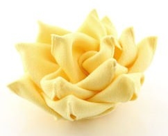 Роза из ленты с объемными лепестками