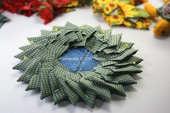 Шьем сами оригинальный коврик и подставку под горячее из треугольников