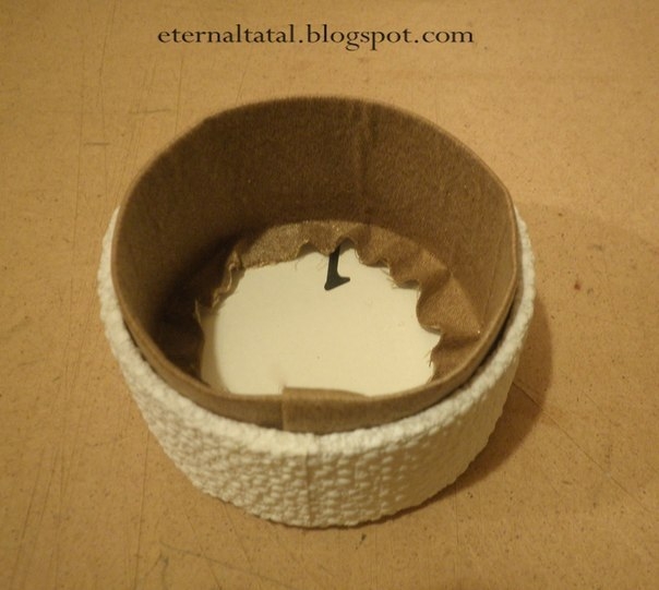 Круглая шкатулка из бобинок от скотча