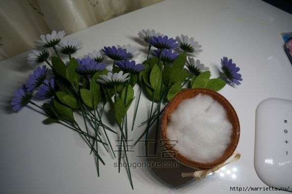 Цветы из фетра.  Горшочек с ромашками