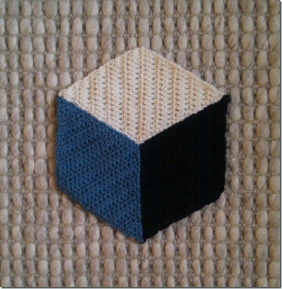 Вязаная геометрия: плед из ромбов