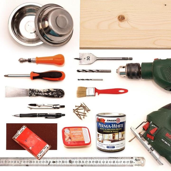 Подставка для кошачих мисок.