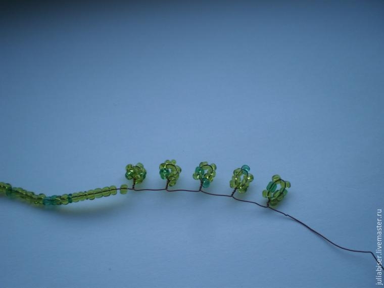 Очаровательная берёза из бисера