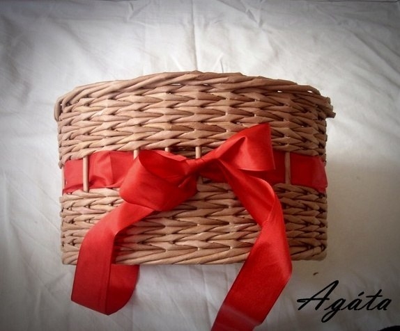 Плетем корзинки из газетных трубочек