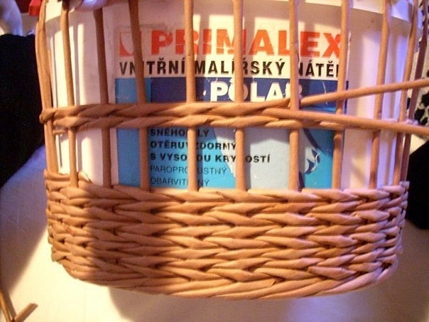 Плетем корзинки из газетных трубочек