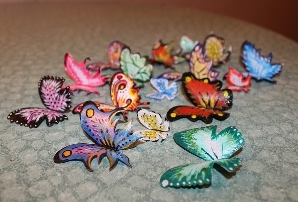 Бабочки из пластиковых бутылок