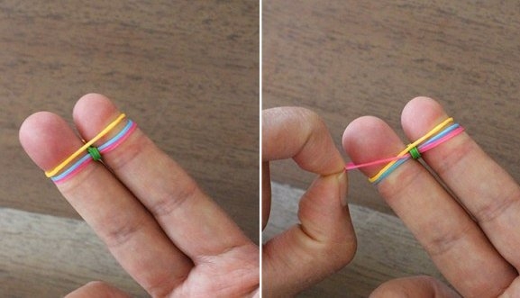 Радужный браслет из резиночек