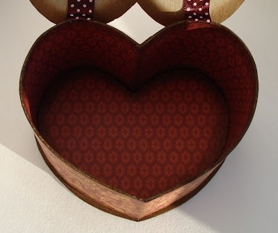 Шкатулочка в форме сердца.