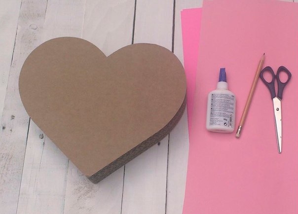 Коробочка-сердце с розами из бумаги