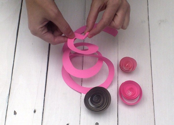 Коробочка-сердце с розами из бумаги