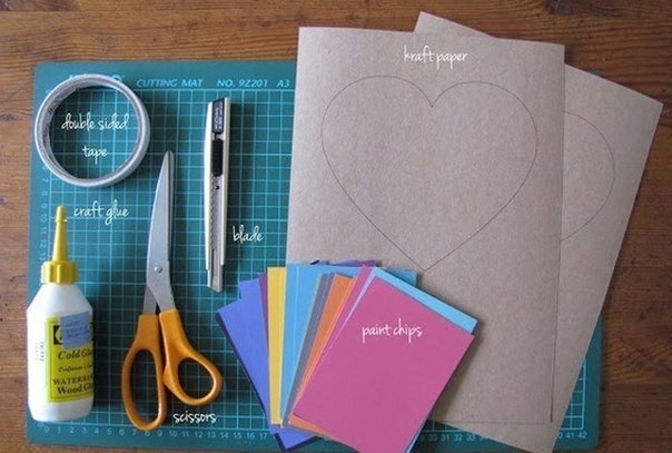 Открытка с сердечком, с использованием мозаики из цветного картона