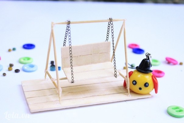 Миниатюрная качели