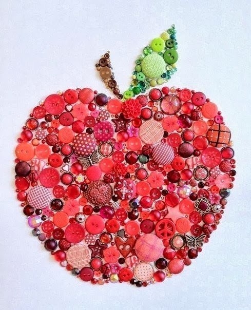 Яркие рисунки из пуговиц