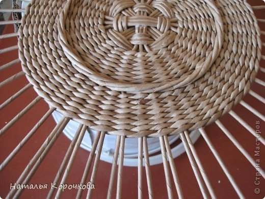 Плетение из газет. Корзинки для лука или рукоделия. Мастер-класс.