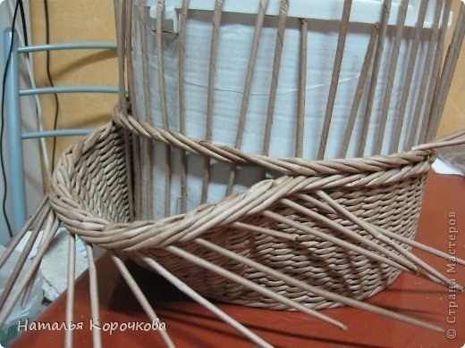 Плетение из газет. Корзинки для лука или рукоделия. Мастер-класс.