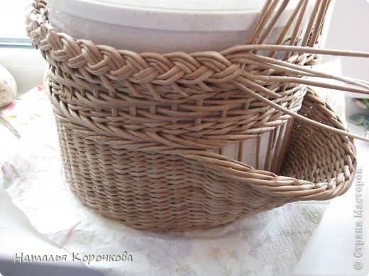 Плетение из газет. Корзинки для лука или рукоделия. Мастер-класс.