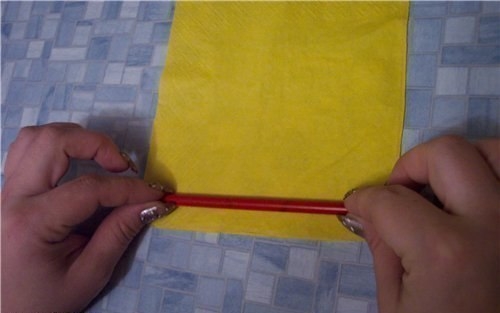 Роза из салфеток для украшения стола.