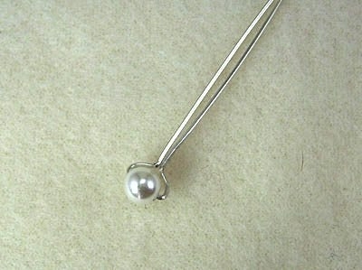 Кольцо из жемчуга и проволоки.