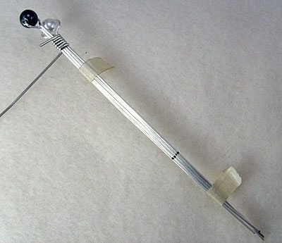 Кольцо из жемчуга и проволоки.