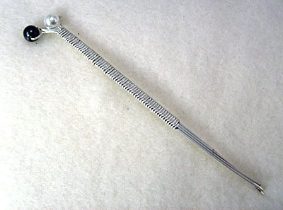 Кольцо из жемчуга и проволоки.