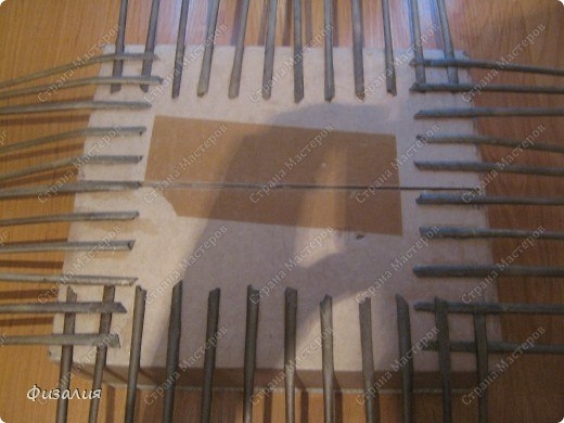 Шкатулка. Плетем из газет Шкатулка. Плетем из газет