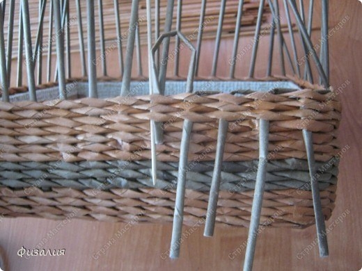 Шкатулка. Плетем из газет Шкатулка. Плетем из газет