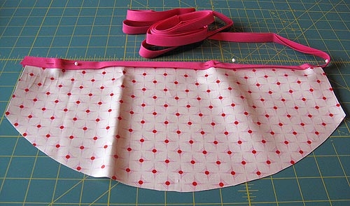 Шьем детский фартучек Шьем детский фартучек