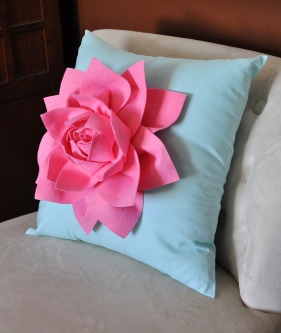 Декоративные подушки с цветами Декоративные подушки с цветами