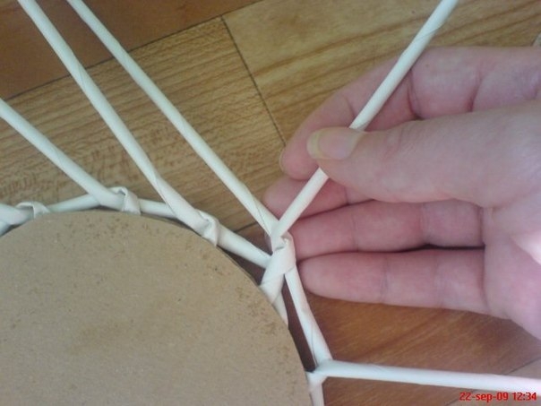 Плетение из газет. Корзина-лукошко