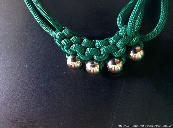 Плетенное ожерелье