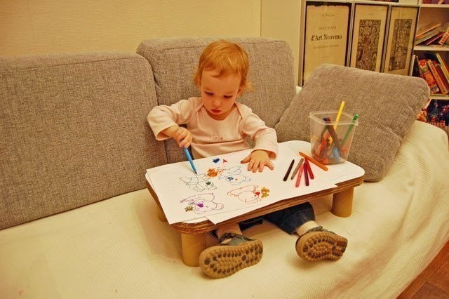 Столик для малыша из картона