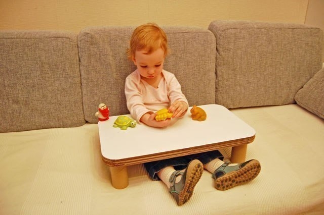 Столик для малыша из картона