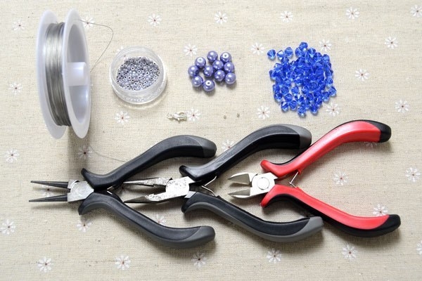 Плетем красивый браслет из бусин за 30 минут Плетем красивый браслет из бусин за 30 минут