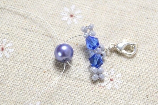 Плетем красивый браслет из бусин за 30 минут Плетем красивый браслет из бусин за 30 минут