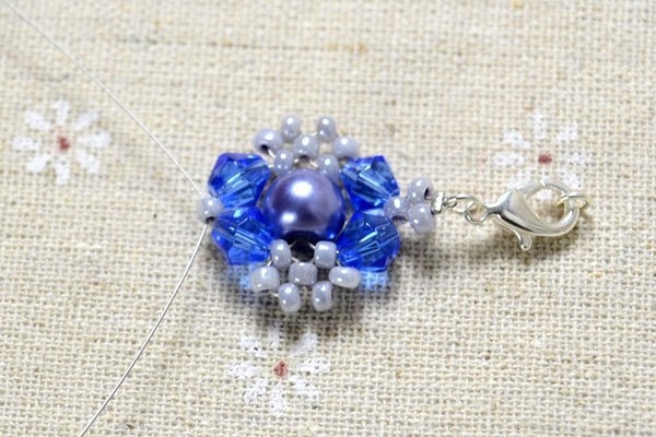 Плетем красивый браслет из бусин за 30 минут Плетем красивый браслет из бусин за 30 минут