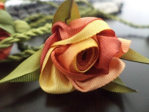 Роза из лент