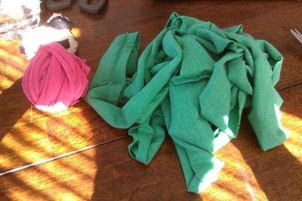 Потрясающий коврик из футболок своими руками Потрясающий коврик из футболок своими руками