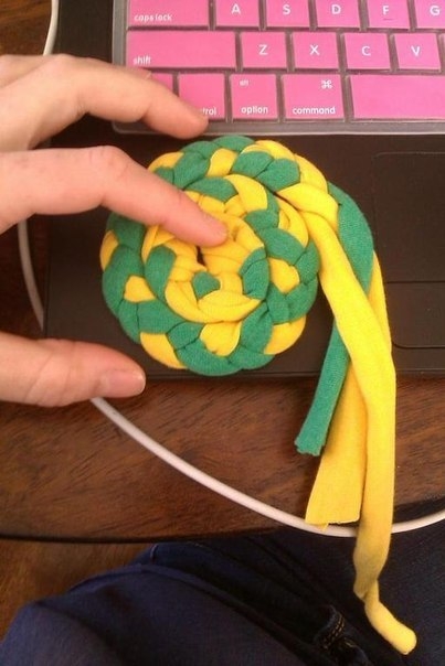 Потрясающий коврик из футболок своими руками Потрясающий коврик из футболок своими руками