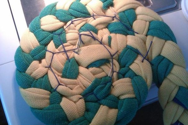 Потрясающий коврик из футболок своими руками Потрясающий коврик из футболок своими руками