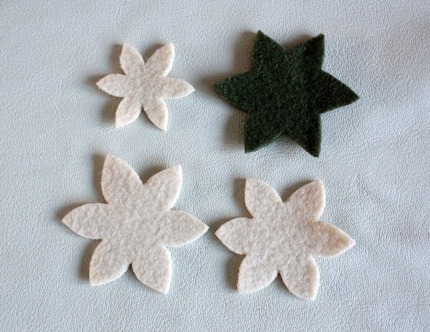 Красивая брошь из фетра