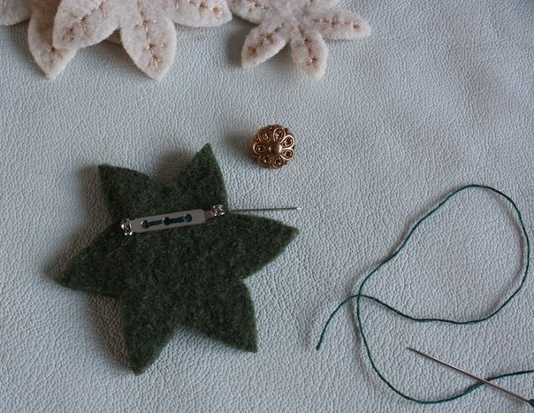 Красивая брошь из фетра