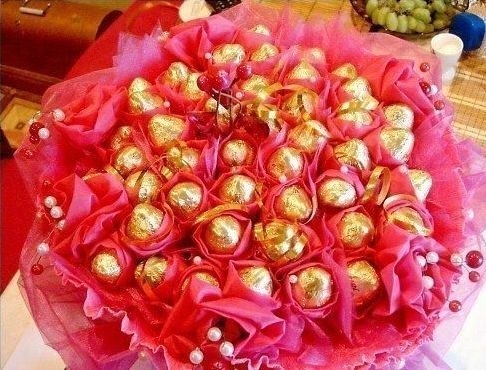 Несложный букет из конфет