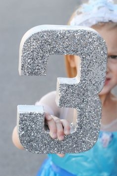 Идеи цифр из различных материалов для декора праздника Идеи цифр из различных материалов для декора праздника