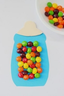 Открытка для малыша с конфетами