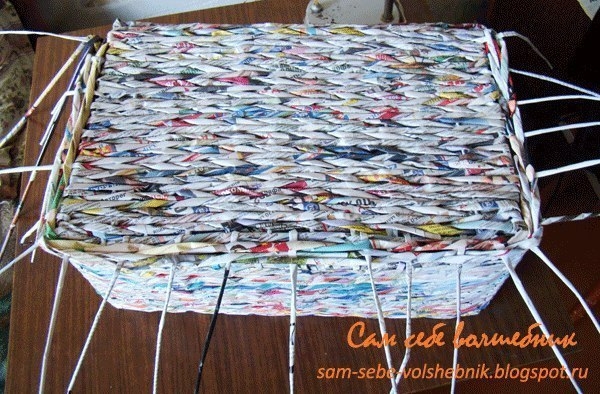 Плетем стильный сундучок из газетных трубочек