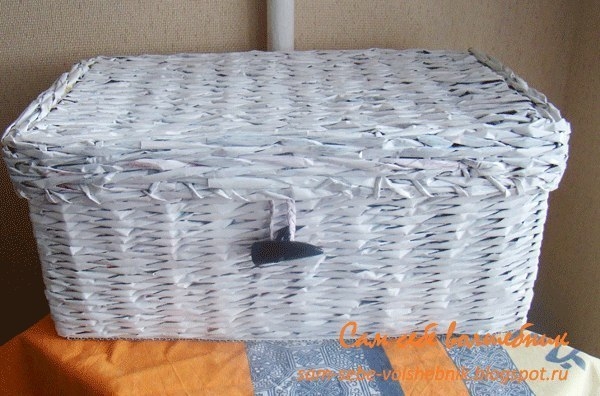 Плетем стильный сундучок из газетных трубочек