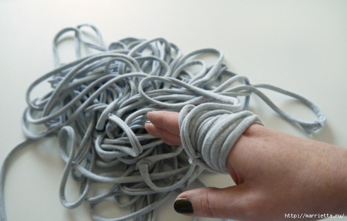 Вяжем корзинку из трикотажных полосок. Мастер-класс