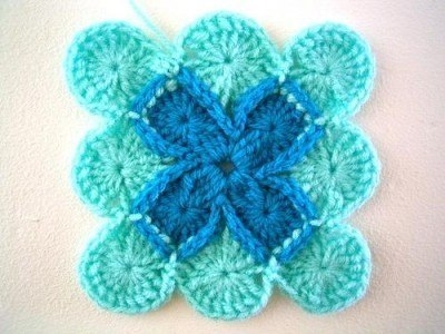 Яркие коврики интересным узором.